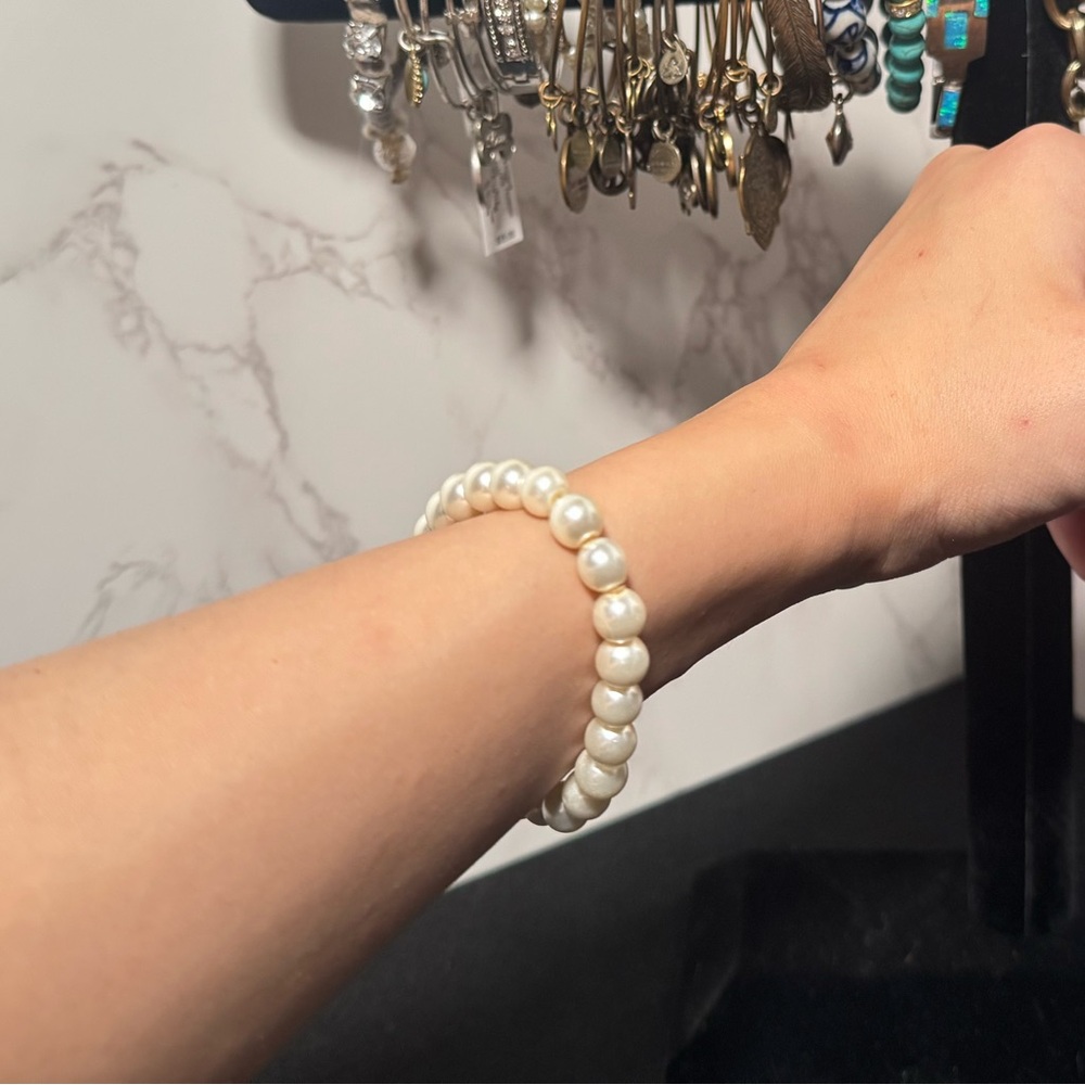 Elegant Pearl Bracelet